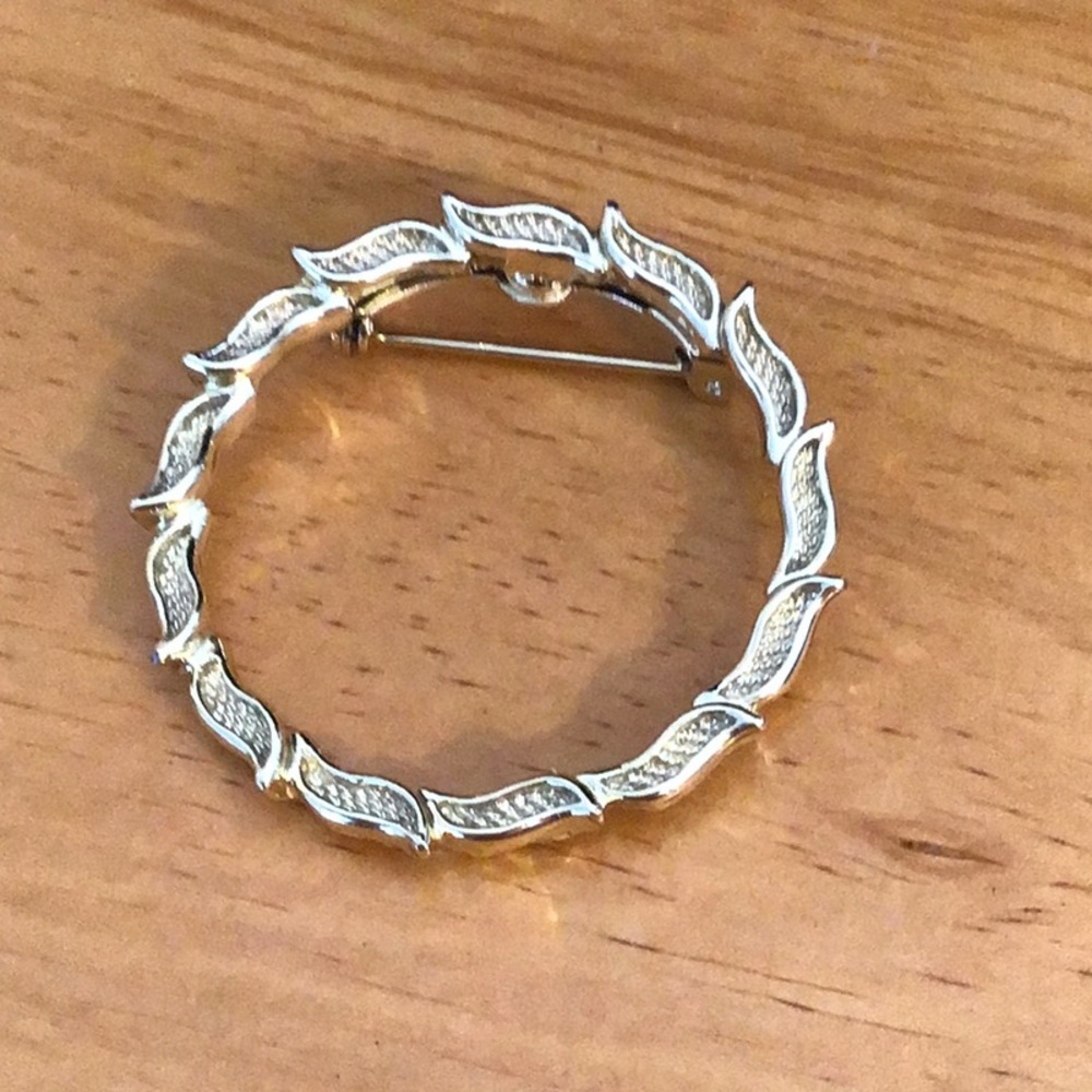 Vintage Gerry’s gold tone wreath brooch